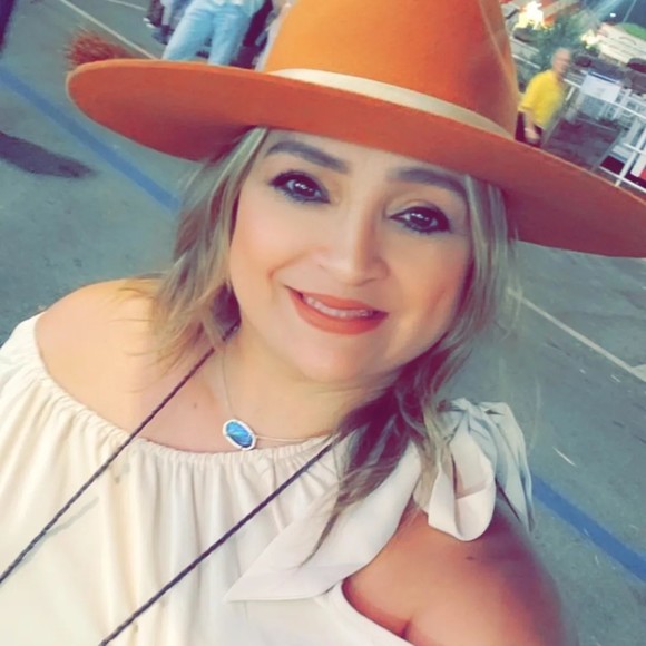 Meet your Posher, Posh - Picture 1 of 1